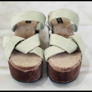 Zara ALL Velvet Sandals NWT 7.5 Striking Look !